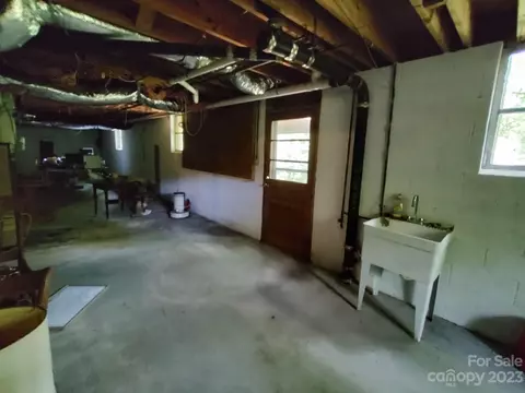 704 3rd Ne Ave, Conover, NC 28613 photo 32