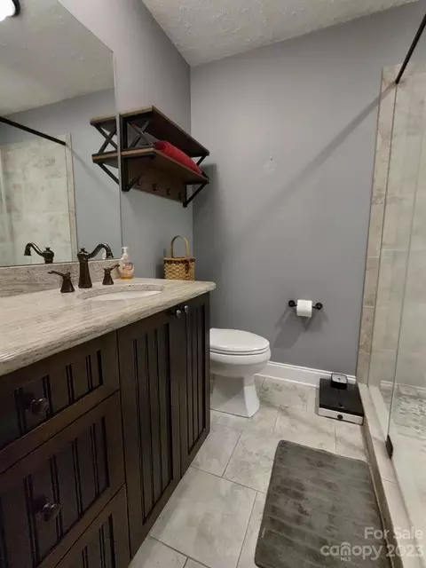704 3rd Ne Ave, Conover, NC 28613 photo 21