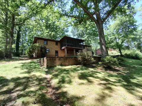 704 3rd Ne Ave, Conover, NC 28613 photo 4