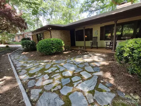704 3rd Ne Ave, Conover, NC 28613 photo 2