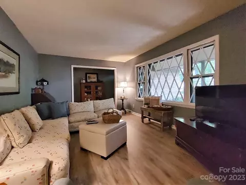 704 3rd Ne Ave, Conover, NC 28613 photo 5