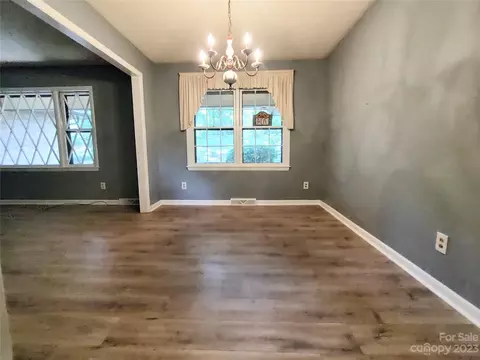 704 3rd Ne Ave, Conover, NC 28613 photo 7