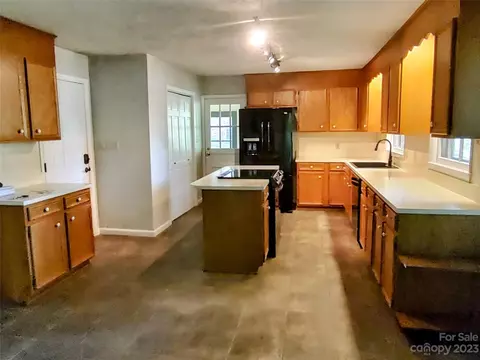 704 3rd Ne Ave, Conover, NC 28613 photo 11
