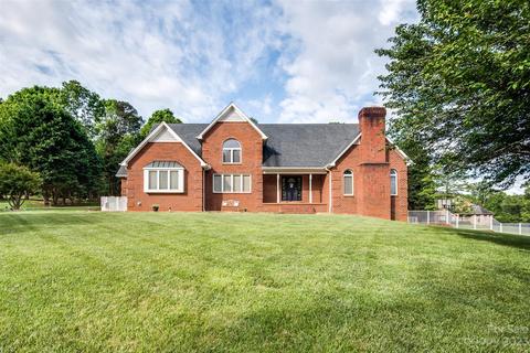 3640 Foxboro Ln NE, Hickory, NC 28601