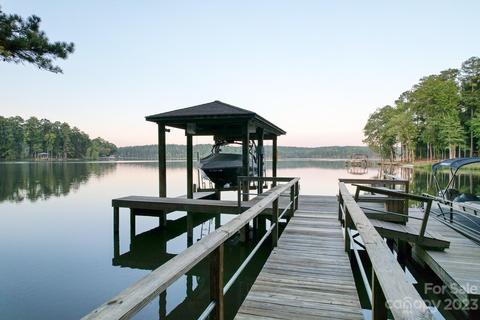 957 Woodside Dr, Winnsboro, SC 29180