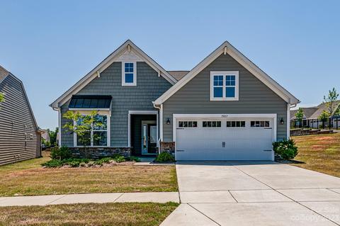 15037 Arlington House Dr, Charlotte, NC 28273