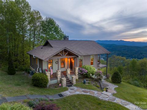 474 N Pointe Dr, Zirconia, NC 28790