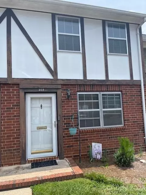 1300 Larchmont Pl #302, Salisbury, NC 28144