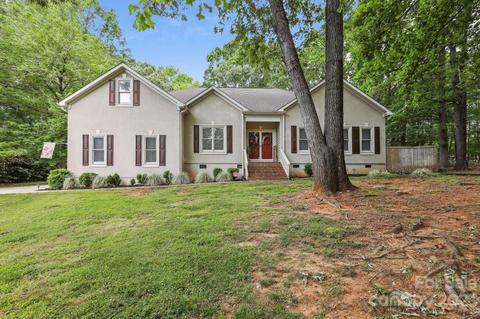 10322 Windtree Ln, Charlotte, NC 28215