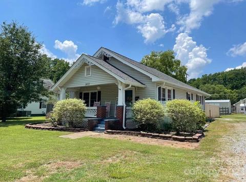 913 N Main St, Lowell, NC 28098