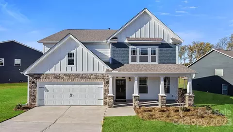 227 Fox Cove Rd, Hendersonville, NC 28792