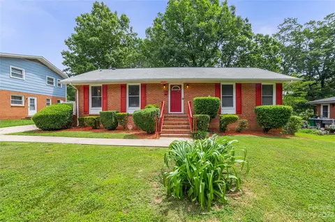 6426 Spring Garden Ln, Charlotte, NC 28213
