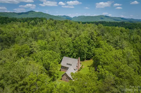 3230 Spring Hollow Dr, Lenoir, NC 28645