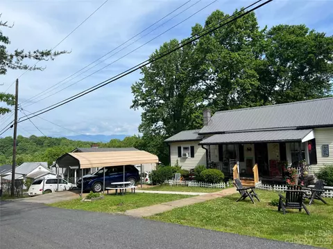 165 School St, Marion, NC 28752