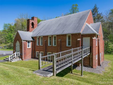 11000 Double Island Rd, Green Mountain, NC 28740