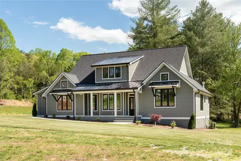42 Northview Dr, Hendersonville, NC 28791
