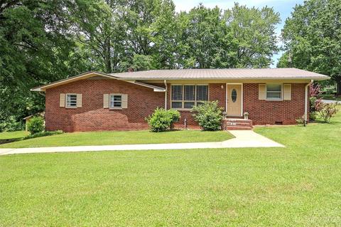 247 E Depot St, New London, NC 28127