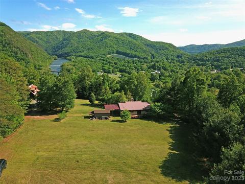 187 Woodys Ln, Hot Springs, NC 28743
