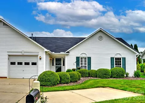 29 Stonehollow Rd, Fletcher, NC 28732