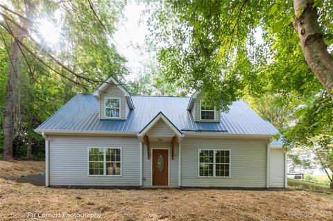 292 Youngs Cove Rd, Candler, NC 28715