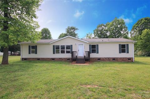 2128 Presidential Dr, Yadkinville, NC 27055
