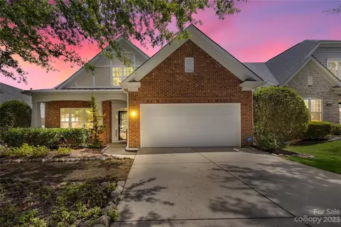 7028 Saranac Ln, Matthews, NC 28105