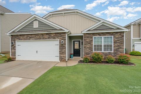 3323 Chase Forest Ct, Matthews, NC 28105