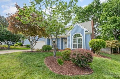 8622 Tamarron Dr, Charlotte, NC 28277