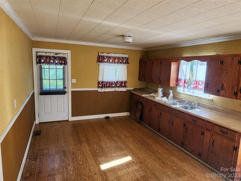 1044 Granny St, Conover, NC 28613 photo 5