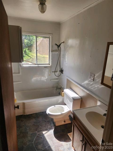 1044 Granny St, Conover, NC 28613 photo 8
