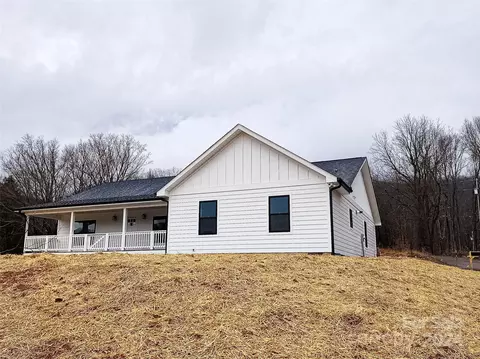 225 Long View 2 Dr #2, Burnsville, NC 28714