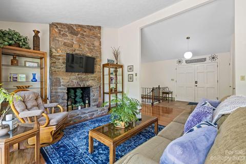 75 Echo Lake Dr, Fairview, NC 28730 photo 9