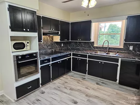 112 Poteat Dr, Morganton, NC 28655 photo 8