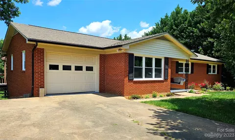112 Poteat Dr, Morganton, NC 28655 photo 2