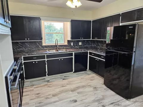 112 Poteat Dr, Morganton, NC 28655 photo 7