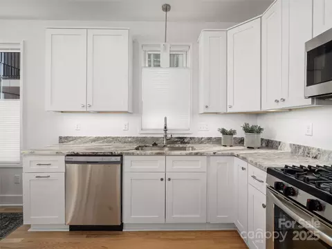 Kitchen - 55 Skyvue E Ct #E, Saluda, NC 28773 photo 3 of 4