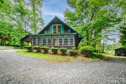 104 Sugar Mill Woods Dr, Zirconia, NC 28790