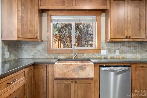 35 Bunny Ct, Clyde, NC 28721 photo 8