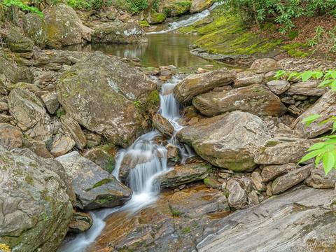 369 Ogles Gap Rd, Burnsville, NC 28714