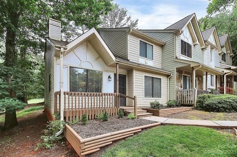 4037 N Course Dr, Charlotte, NC 28277