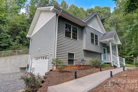 99 Pumphouse Rd, Hendersonville, NC 28739