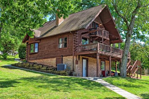 1016 Lakeshore Dr, Badin Lake, NC 28127