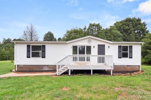 2135 Frog Pond Dr, Clover, SC 29710