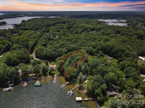 7326 Right Angle St, Sherrills Ford, NC 28673