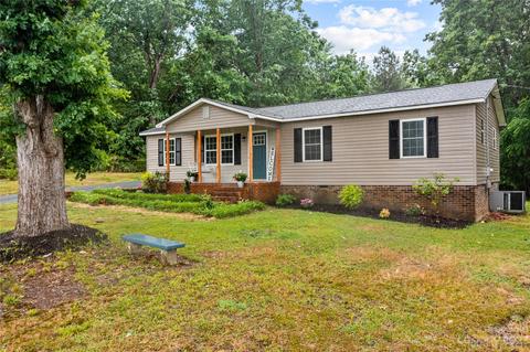 1809 Feature Rd, Lancaster, SC 29720 photo 2