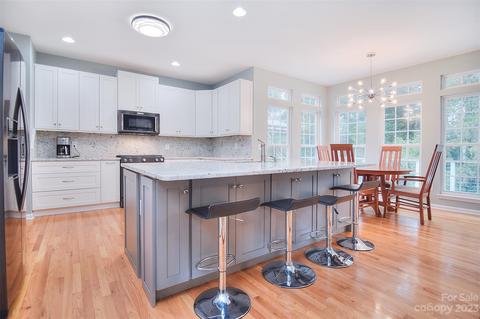 9633 Blakeney Heath Rd, Charlotte, NC 28277