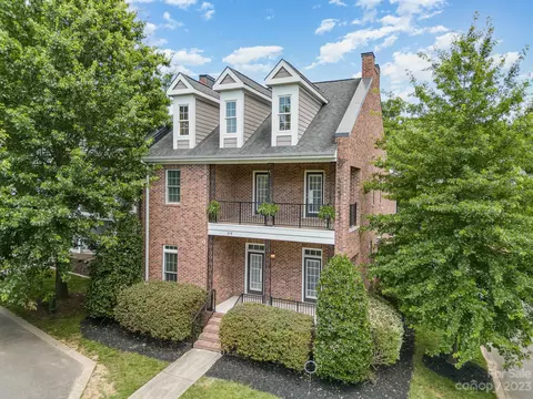 319 Spring St, Davidson, NC 28036 photo 2