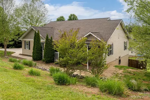 84 Eagleview Ln, Marshall, NC 28753