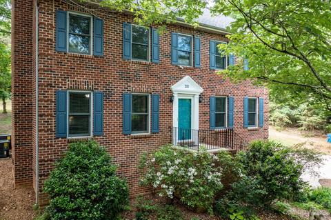 211 Fox Ridge Ln, Hickory, NC 28601