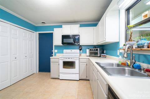 82 Walker St, Clyde, NC 28721 photo 9